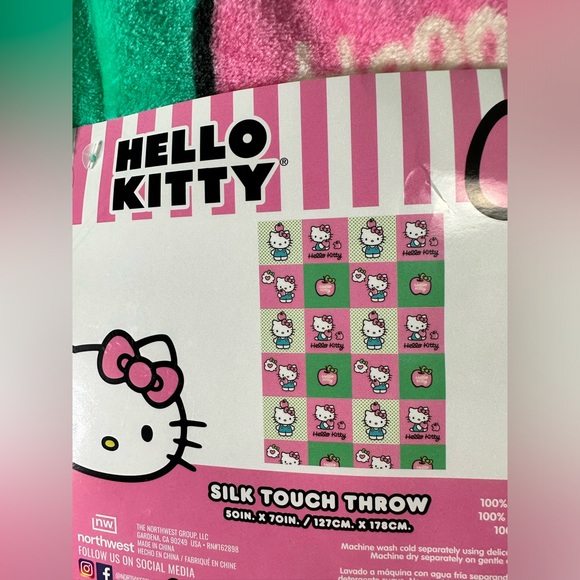 Hello Kitty Throw blanket ๐ - Picture 3 of 3